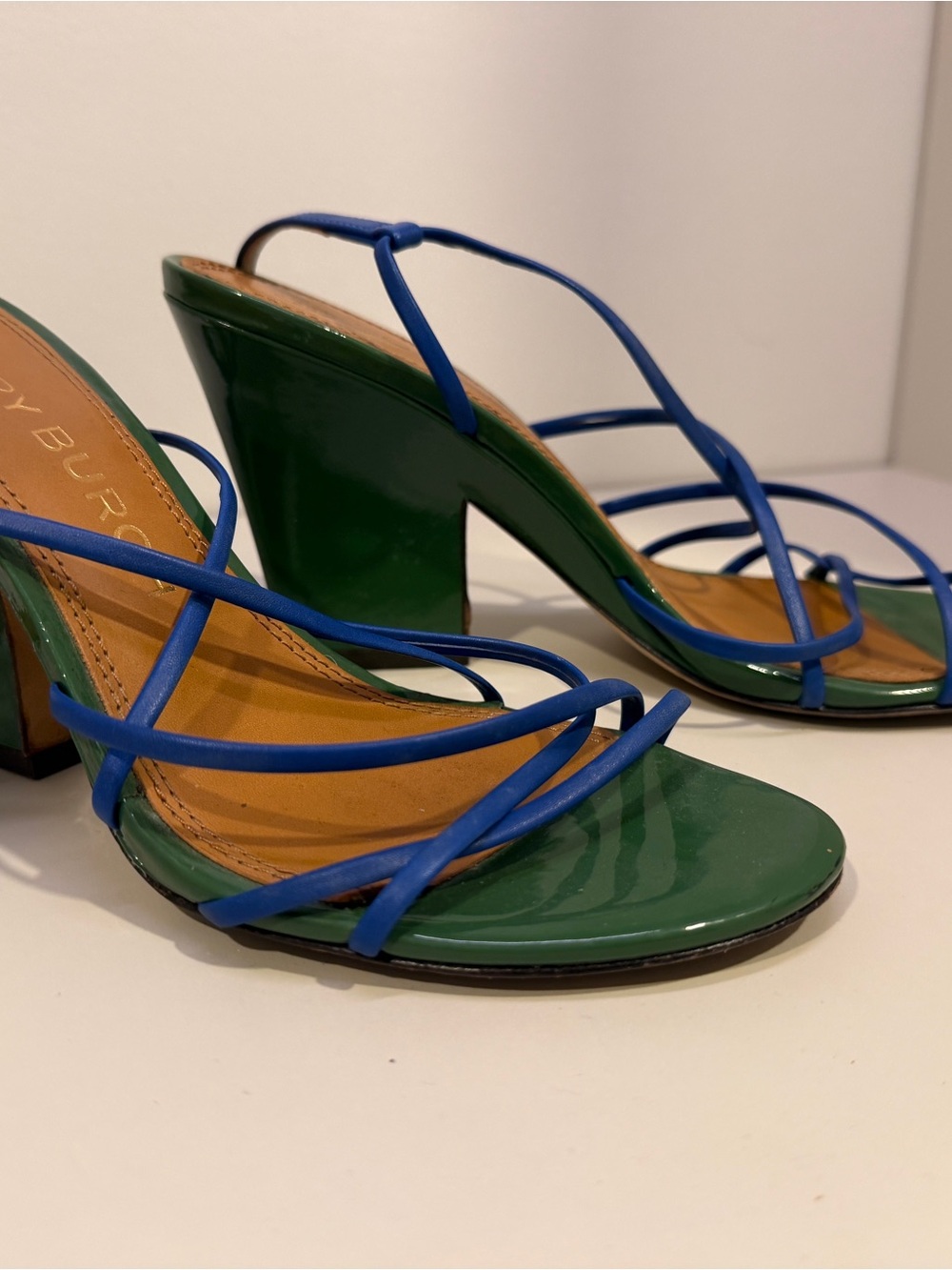 Tory Burch Green Patent Sandals with Blue Strappy Detail - Picture 3 of 7